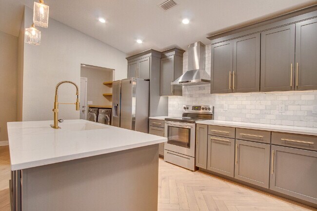 Building Photo - Spacious 4-Bedroom Home in Milton Near I-1...