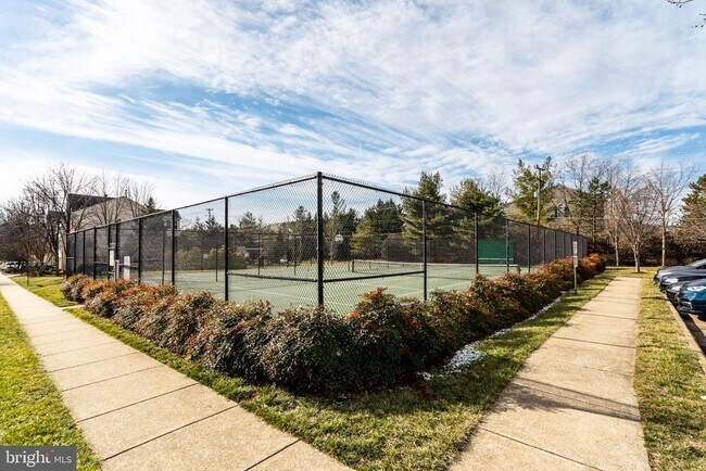 Building Photo - 2507 James Maury Dr