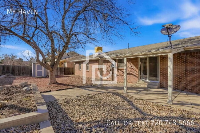 Building Photo - 13974 E Arkansas Pl