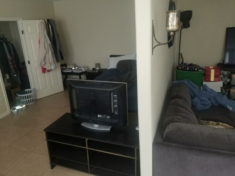 Building Photo - 524 23rd St