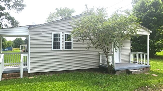 Building Photo - Remodeled Two Bedroom House in Lancaster S...