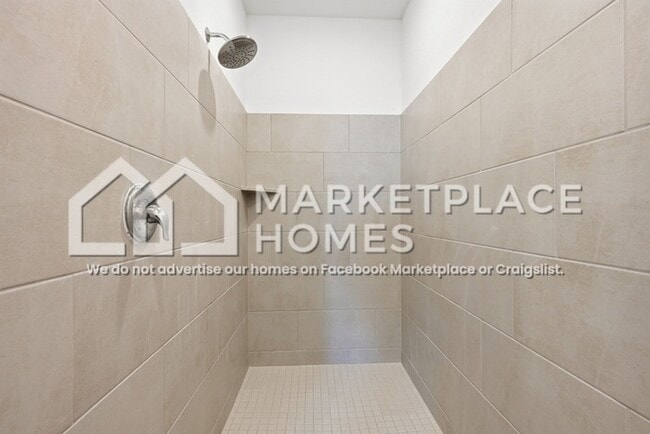 Building Photo - 1220 Ponchartrain Dr