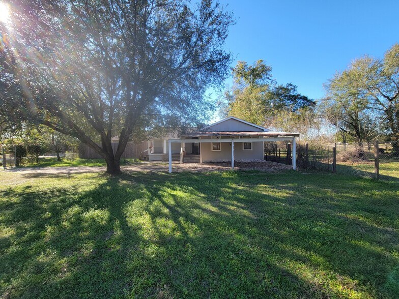 Building Photo - 707 Johnson Ln