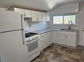 Building Photo - 129 Ridge Rd