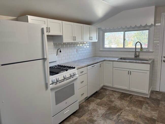 Building Photo - 129 Ridge Rd