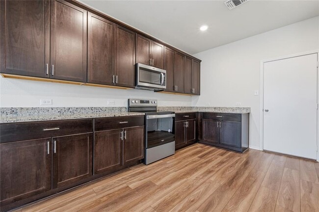 Building Photo - 316 Stone Water Ln