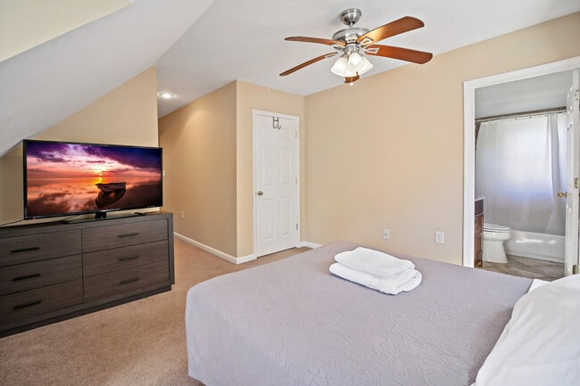 Building Photo - 300 Lawton St