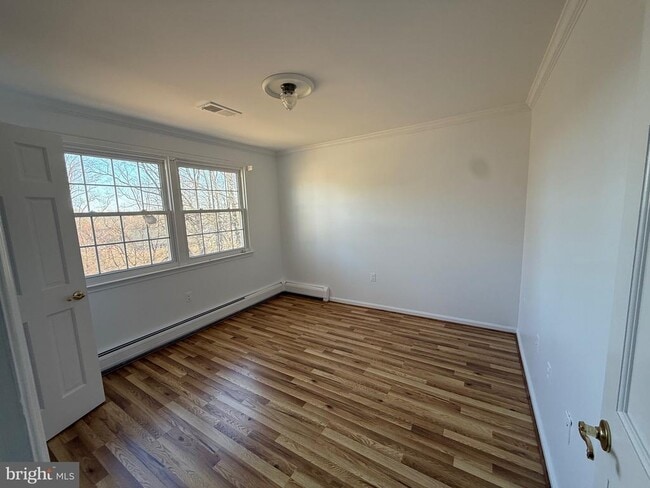 Building Photo - 9616 Burke View Ave