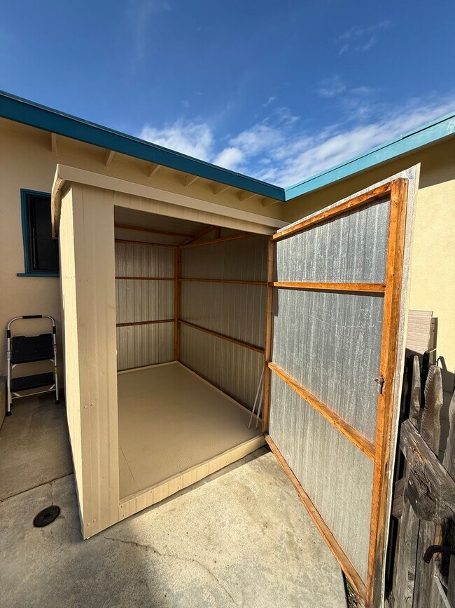 Building Photo - 1033-1035 Bath Lane