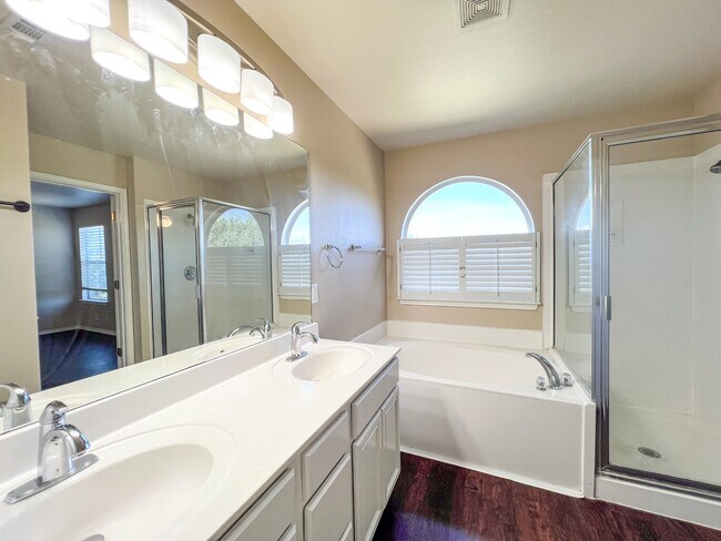 Building Photo - 218 Val Verde Dr