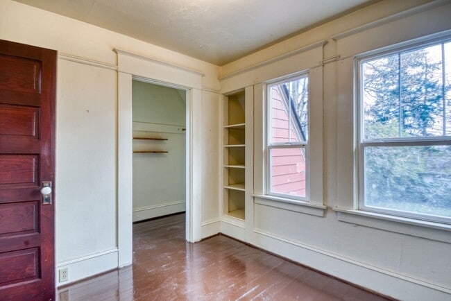 Building Photo - In the heart of Downtown Vancovuer