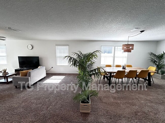 Building Photo - 12571 Russian Olive Rd