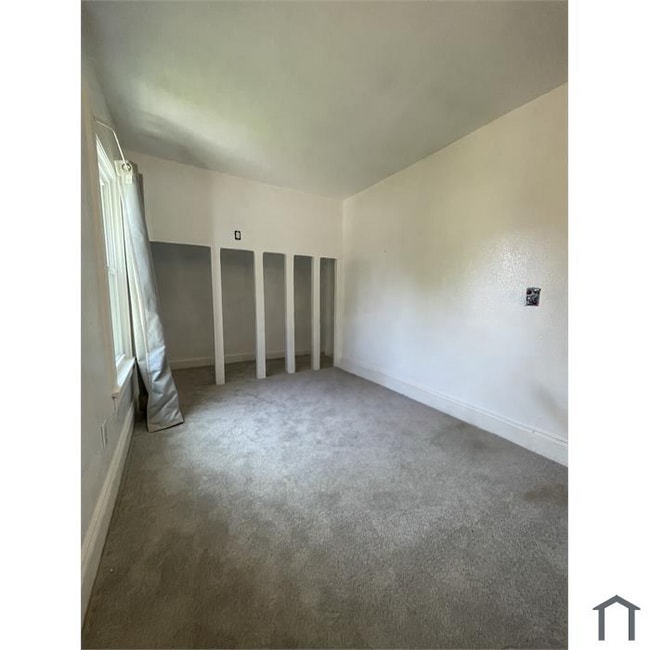 Building Photo - 915 Nesslewood Ave