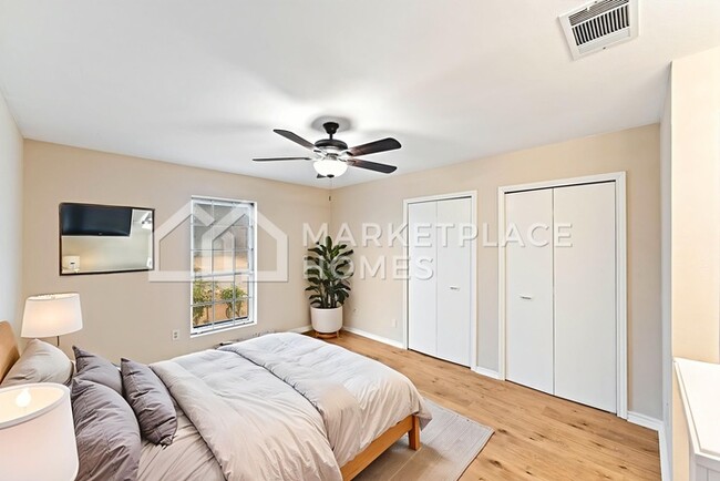 Building Photo - 1804 Easton Dr