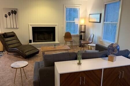 Building Photo - Fully Furnished!