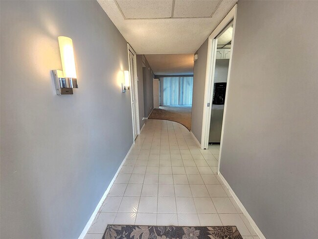 Building Photo - 3090 N Course Dr