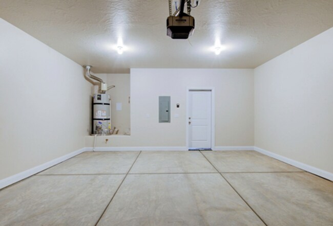 Building Photo - Brand new 3 bedroom, 2.5 bath townhome in Cedar City