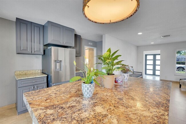 Building Photo - 1736 NW 38th St