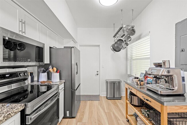 Building Photo - 11845 SW 100th St