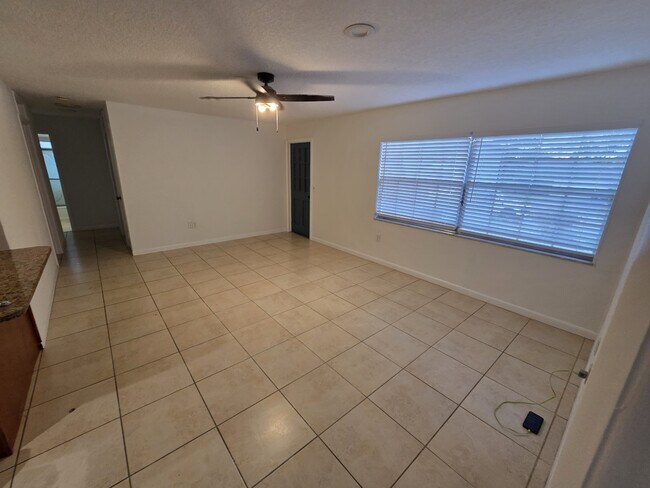 Building Photo - 606 Lakespur Ln