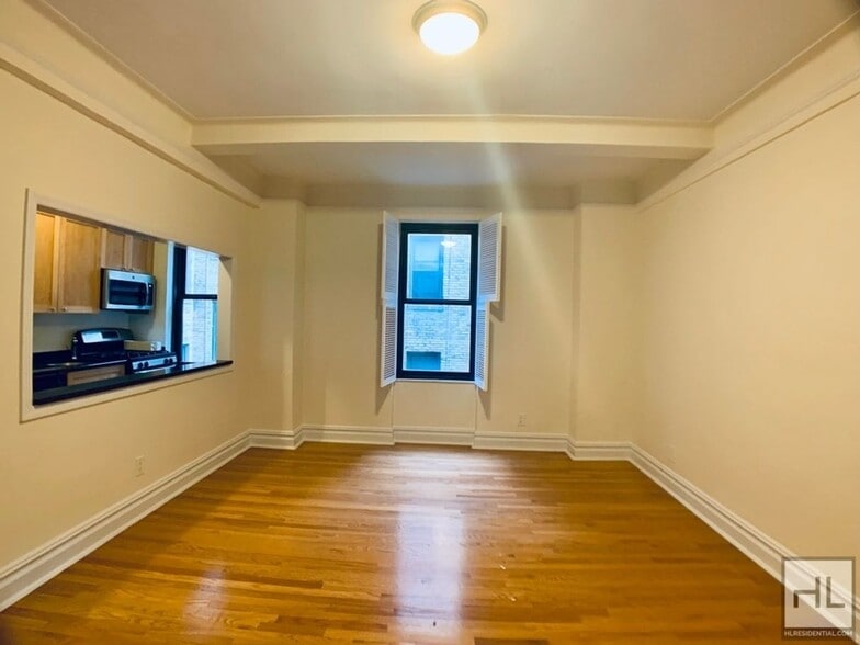 Primary Photo - SECOND AVENUE