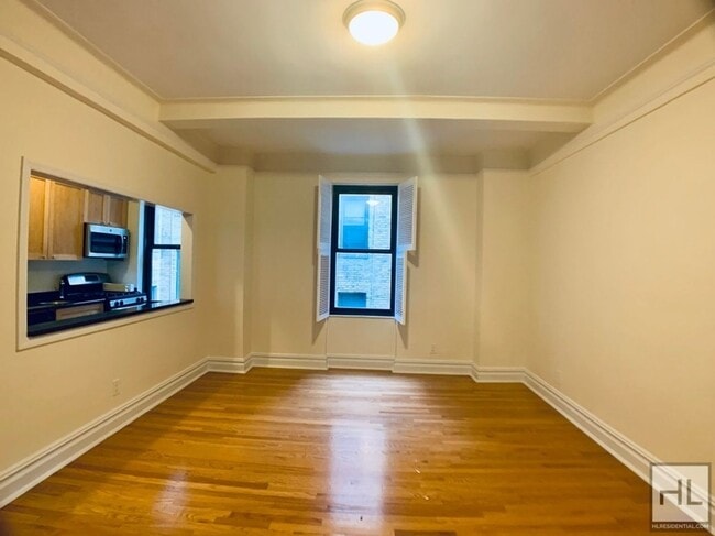 Building Photo - 166 2nd Ave