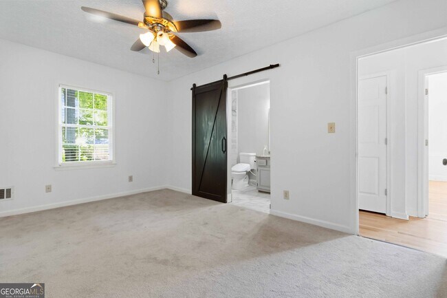 Building Photo - 275 Sageglen Rd