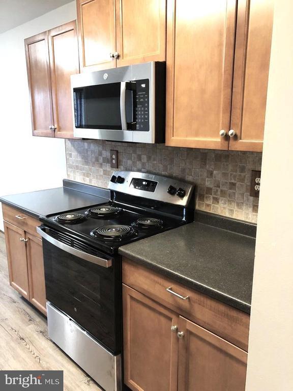 Building Photo - 8323 Stationhouse Ct