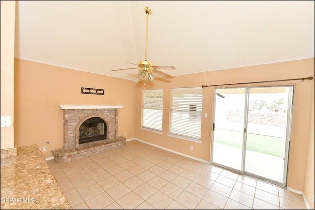 Building Photo - 7737 Plaza Azul Rd