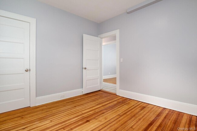 Building Photo - 5 Fostoria St