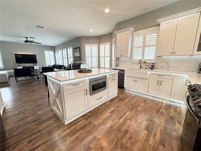 Building Photo - 212 Montara Drive