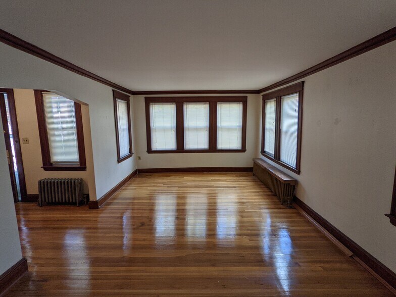 Building Photo - 74 Colborne Rd