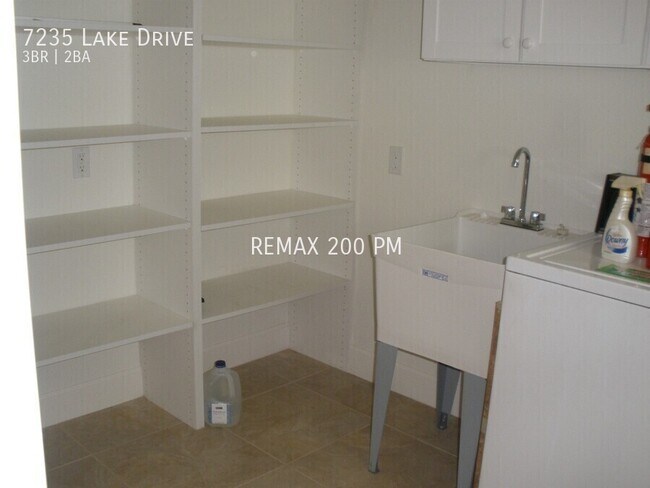 Building Photo - 7235 Lake Dr