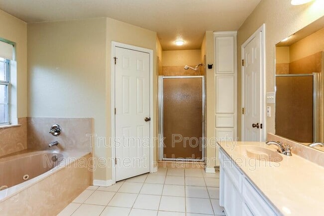 Building Photo - 4505 Vahrenkamp Dr