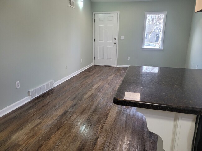 Building Photo - 8511 England St