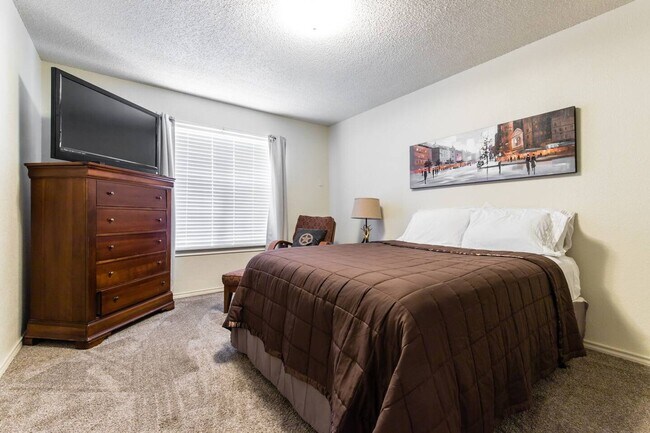 Building Photo - 3/2 Attached House in Wilshire Heights!