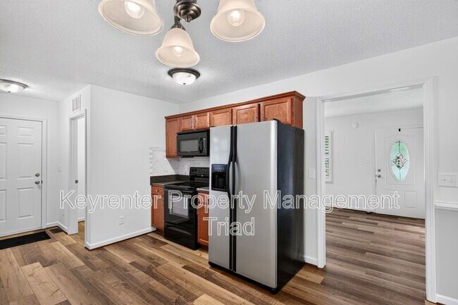 Building Photo - 9415 Glen Cross Dr
