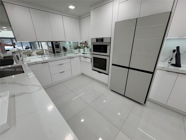 Building Photo - 336 Poinciana Island Dr
