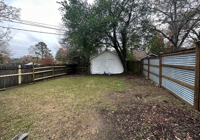 Building Photo - Fully Renovated 1-Bedroom Duplex in the Heart of Shandon – Minutes from USC & Fort Jackson! - 373...