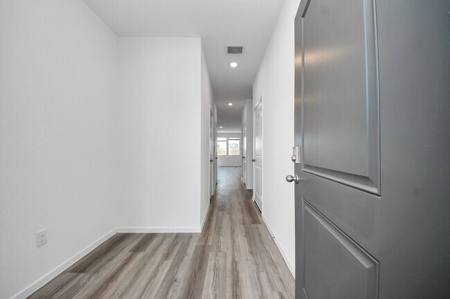 Building Photo - 1027 Moon Drop Ln