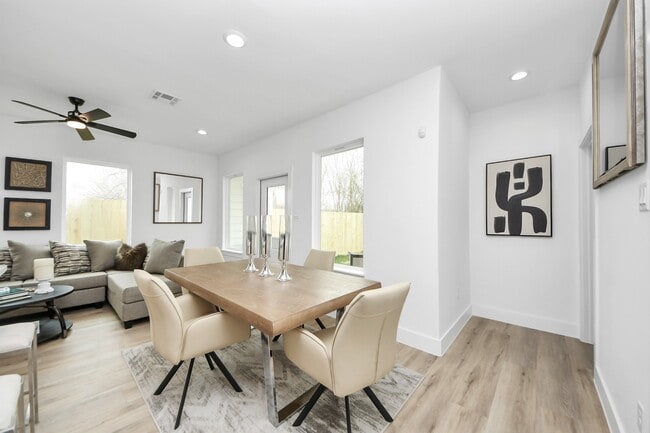 Building Photo - 9028 Scott St