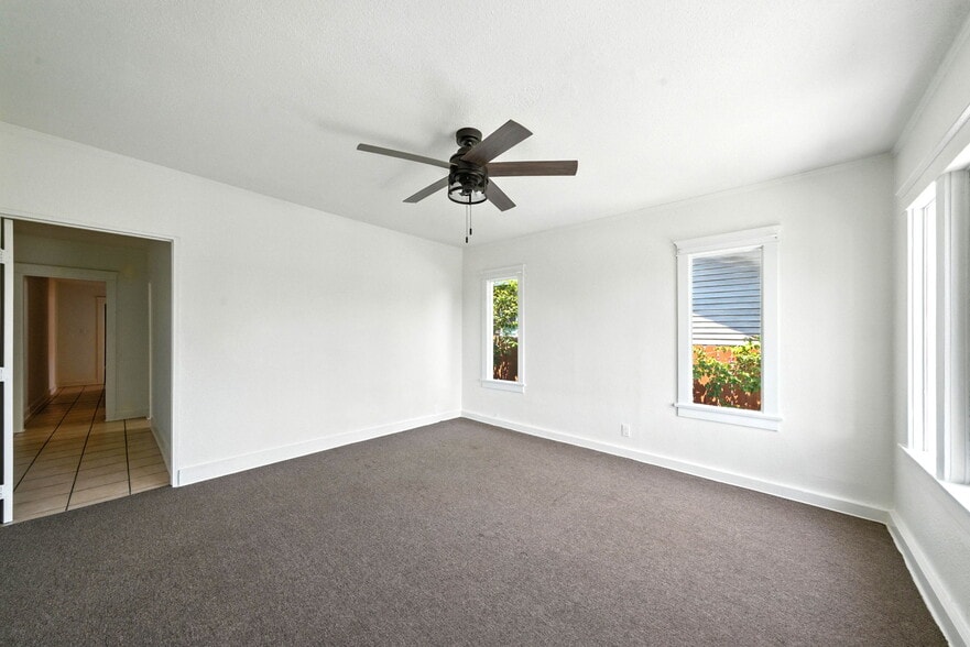 Building Photo - 3305 W 27th St