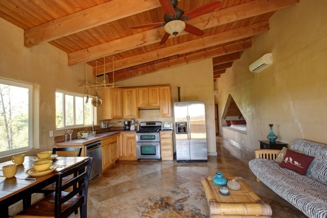 Building Photo - 618 Hana Hwy