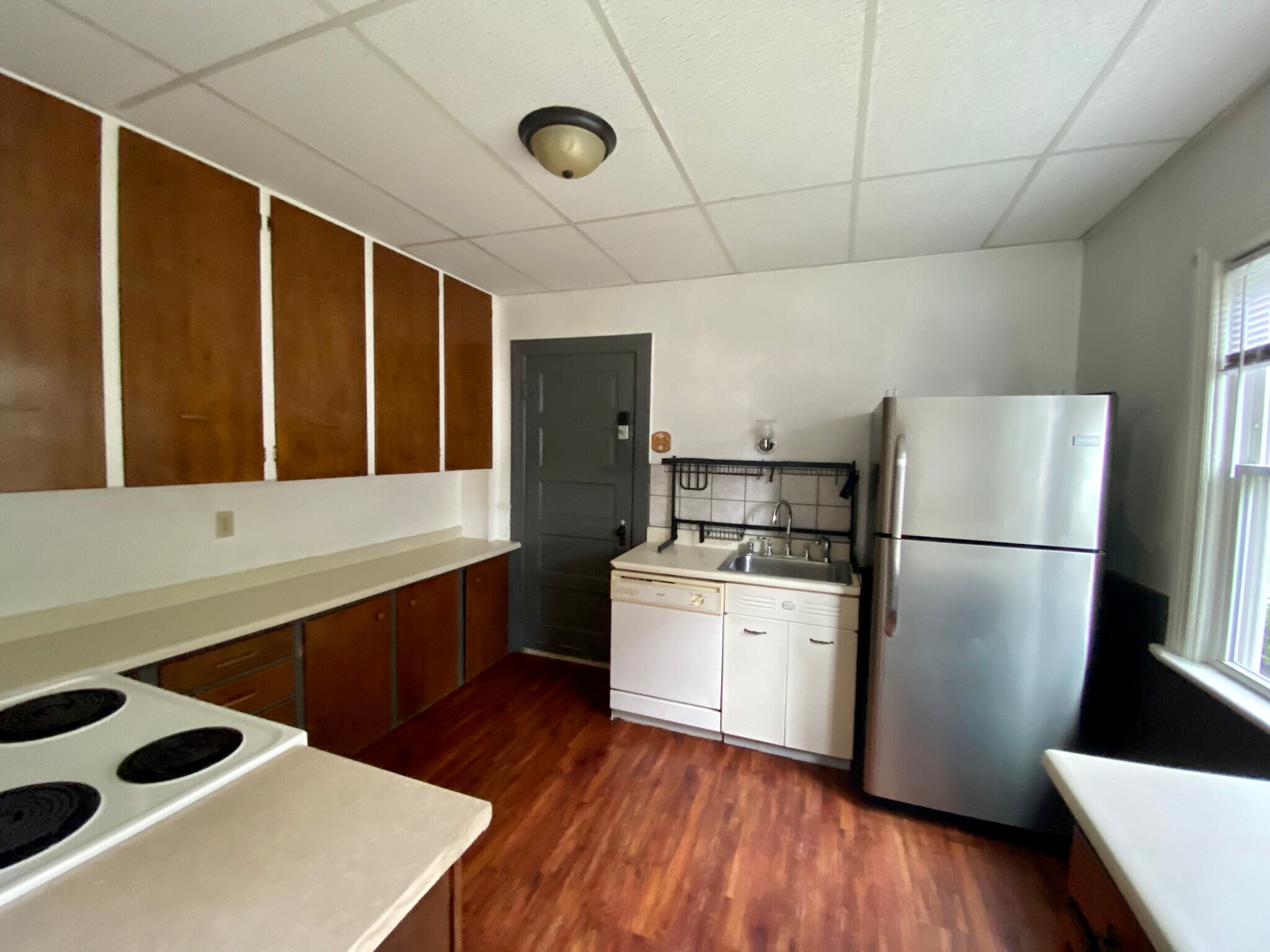 Building Photo - 1063 W 8th St