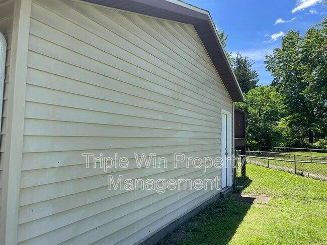 Building Photo - 1464 Monopoly Dr