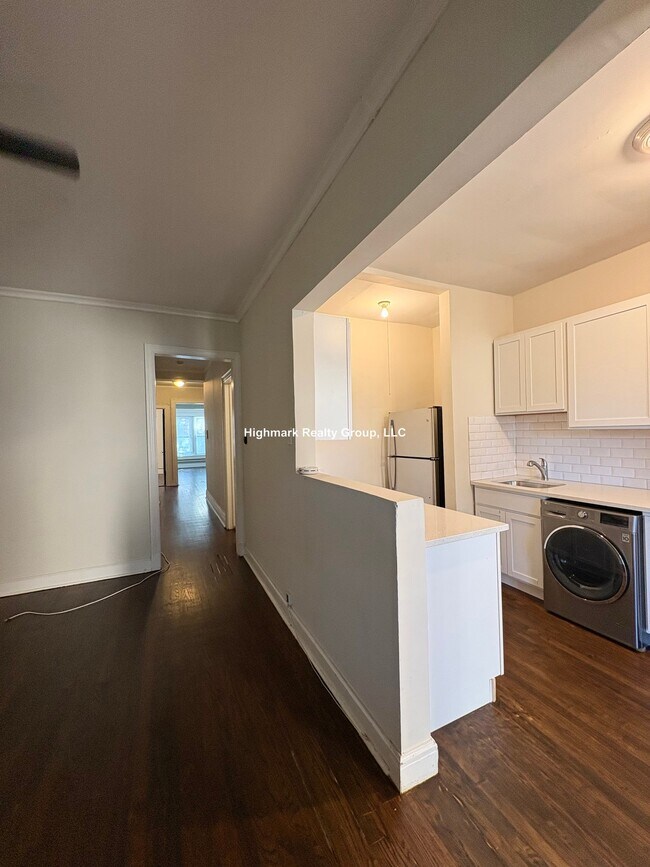 Building Photo - 945 Judson Ave