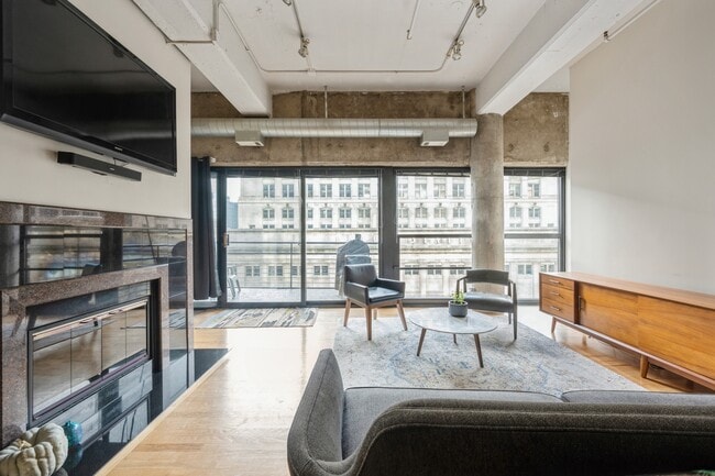 Building Photo - 130 S Canal St