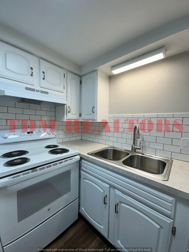 Building Photo - 302 E Clinton St