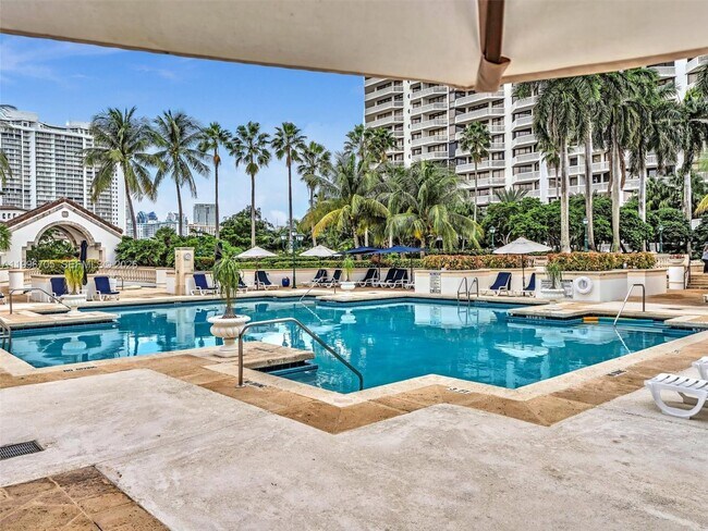 Building Photo - 2000 Island Blvd