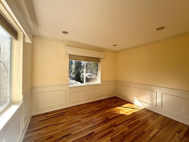 Building Photo - Stunning Bellevue Home with Lush Gardens &...